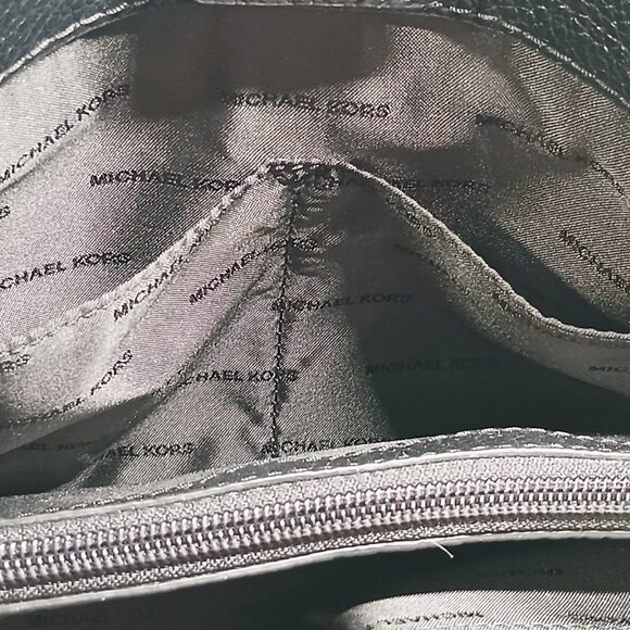 Michael Kors Jet Set Medium Shoulder Bag Black Pebbled Leather Gold Chain EUC - Picture 12 of 16